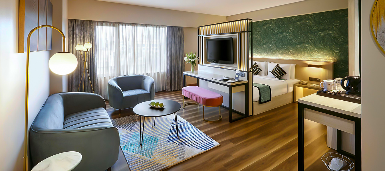  Modern Elegance: Sophisticated decor and top-notch amenities.